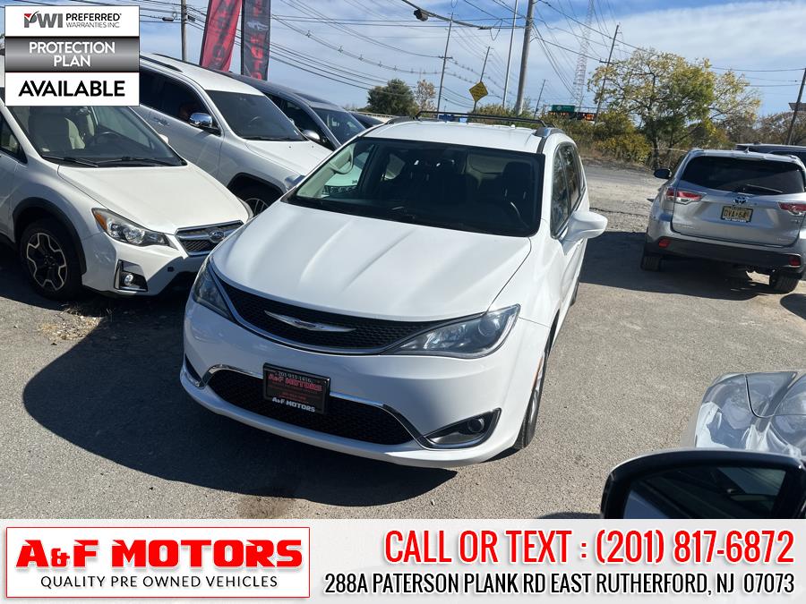 2019 Chrysler Pacifica Touring L's photo
