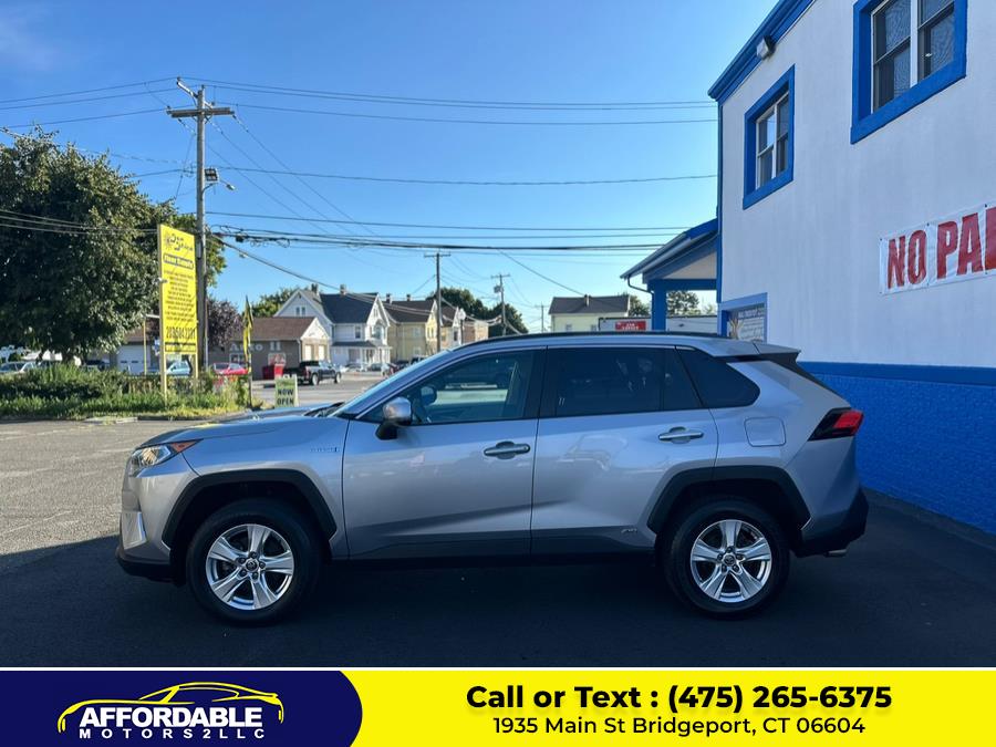 2021 Toyota RAV4 XLE - Photo 6