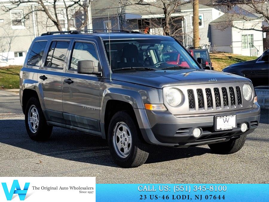 Gray 2011 Jeep Patriot Latitude 4WD SUV / Crossover Four-Wheel Drive Manual