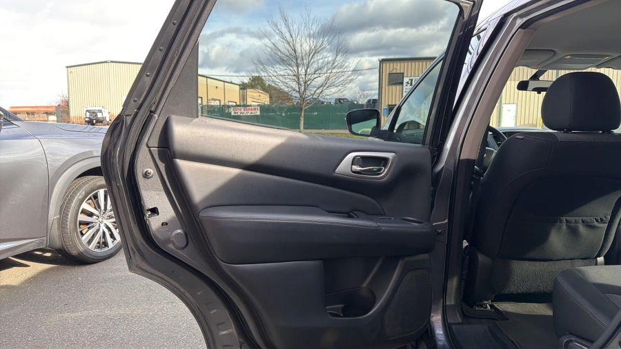 2020 Nissan Pathfinder S - Photo 18