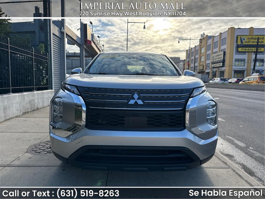 2022 Mitsubishi Outlander ES FWD's photo