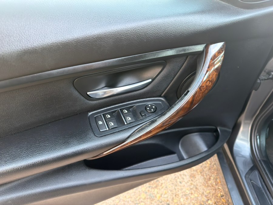 2017 BMW 3 Series 320i - Photo 12