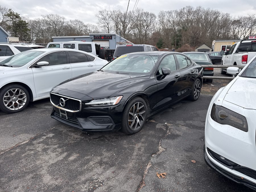 2020 Volvo S60 T6 Momentum AWD's photo