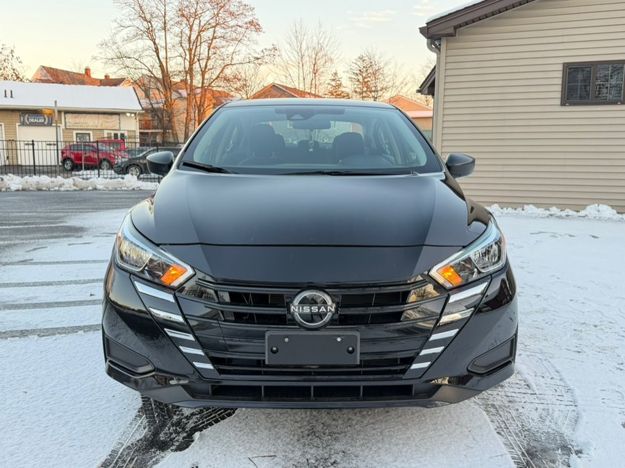 2023 Nissan Versa 1.6 S CVT's photo