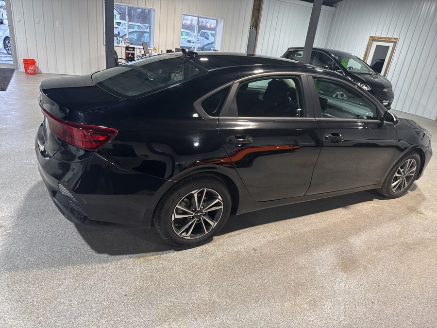 2023 Kia Forte LXS AT's photo