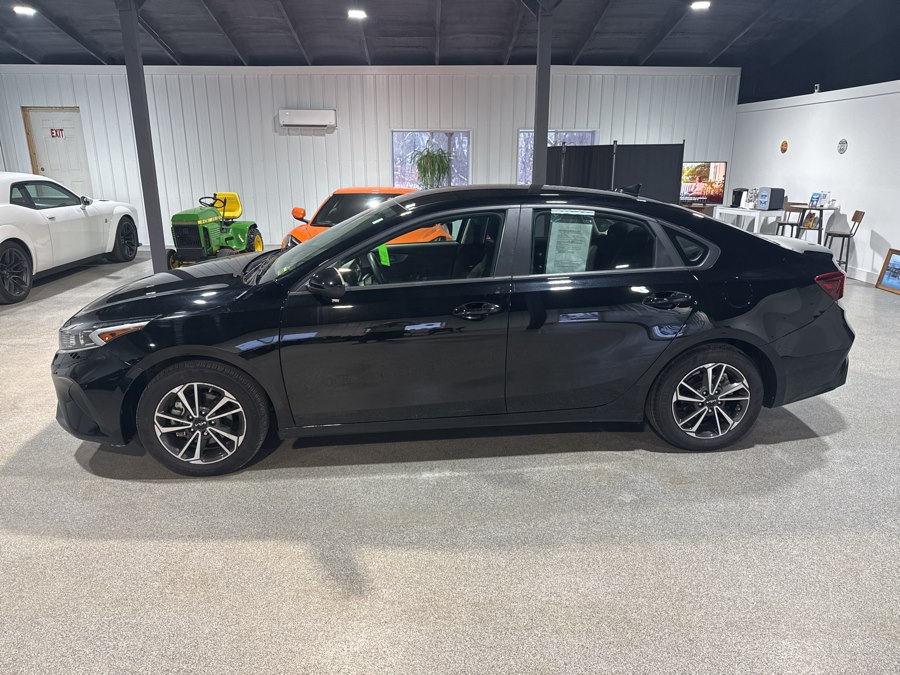 2023 Kia Forte LXS AT's photo
