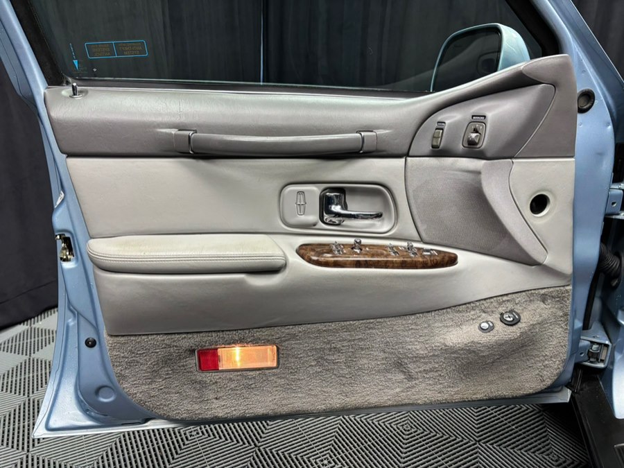 1997 Lincoln Town Car EXECUTIVE - Photo 23