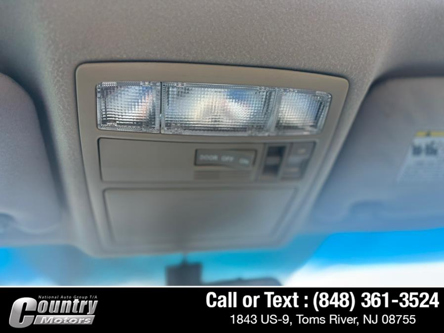 2010 Toyota Camry LE - Photo 19