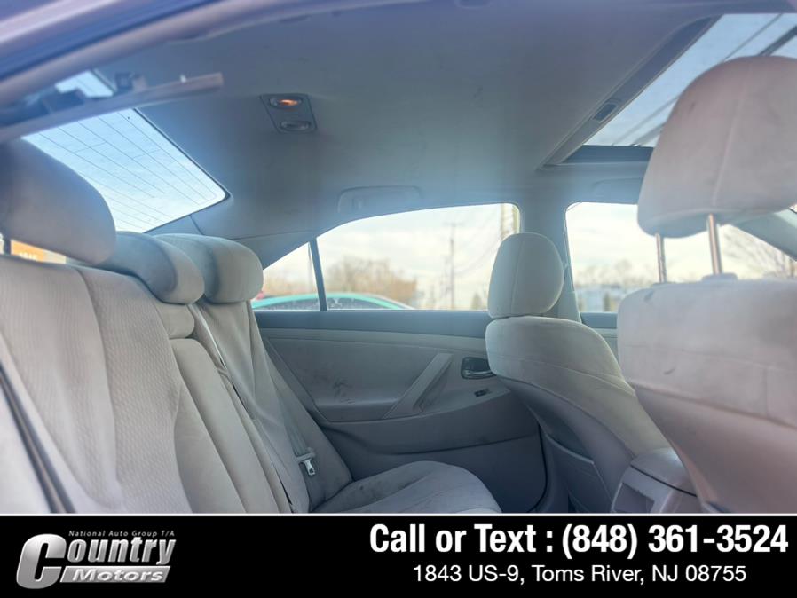 2010 Toyota Camry LE - Photo 13