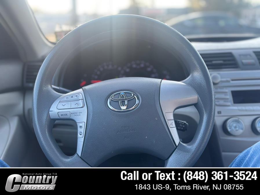 2010 Toyota Camry LE - Photo 15