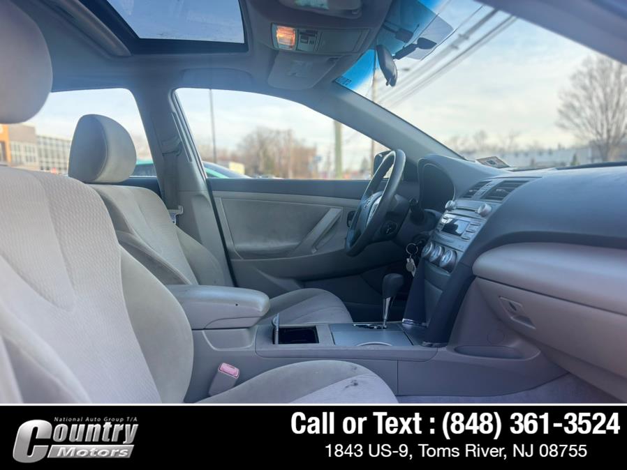 2010 Toyota Camry LE - Photo 12