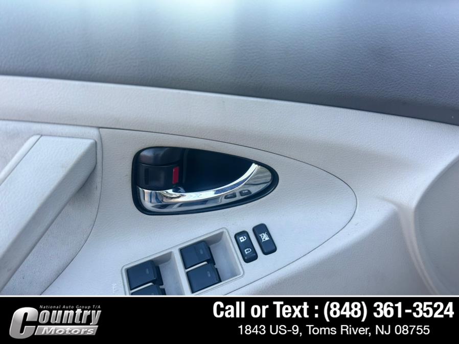 2010 Toyota Camry LE - Photo 10