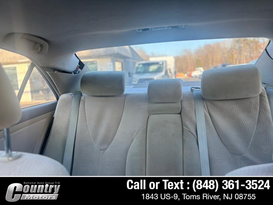 2010 Toyota Camry LE - Photo 21