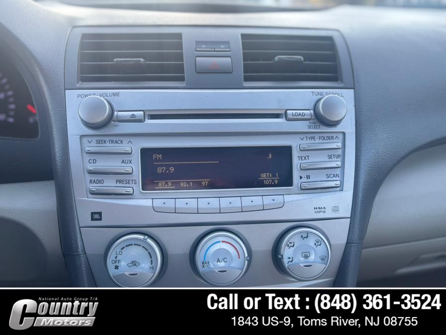 2010 Toyota Camry LE - Photo 17