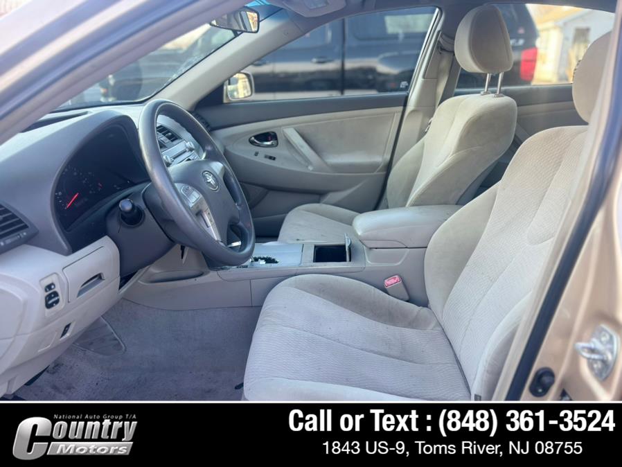 2010 Toyota Camry LE - Photo 8