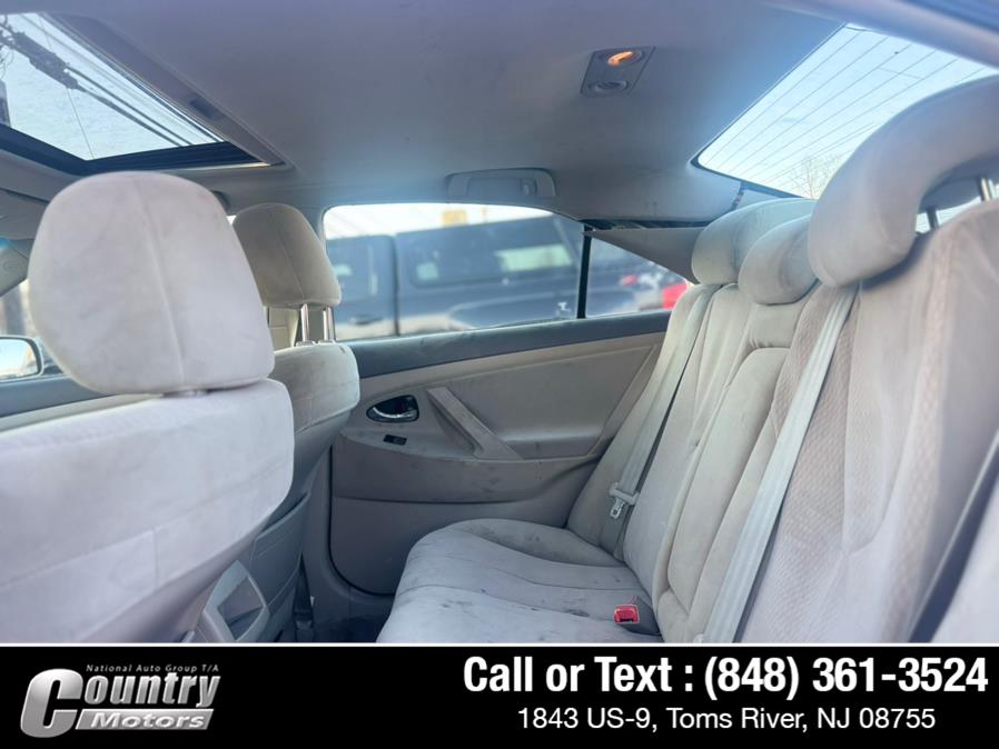 2010 Toyota Camry LE - Photo 11