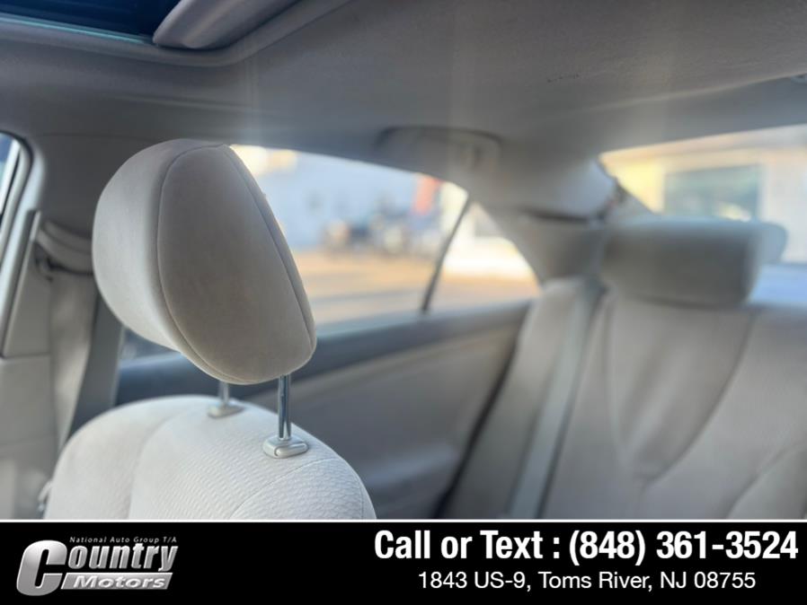 2010 Toyota Camry LE - Photo 22