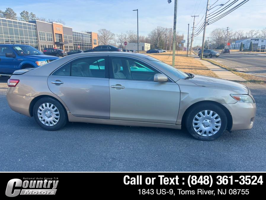 2010 Toyota Camry LE - Photo 6