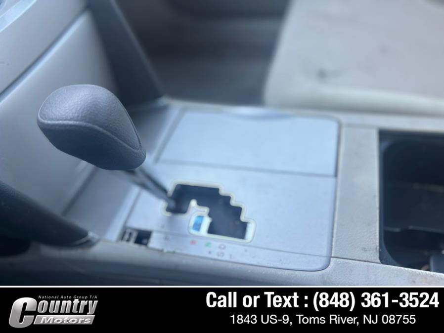 2010 Toyota Camry LE - Photo 18