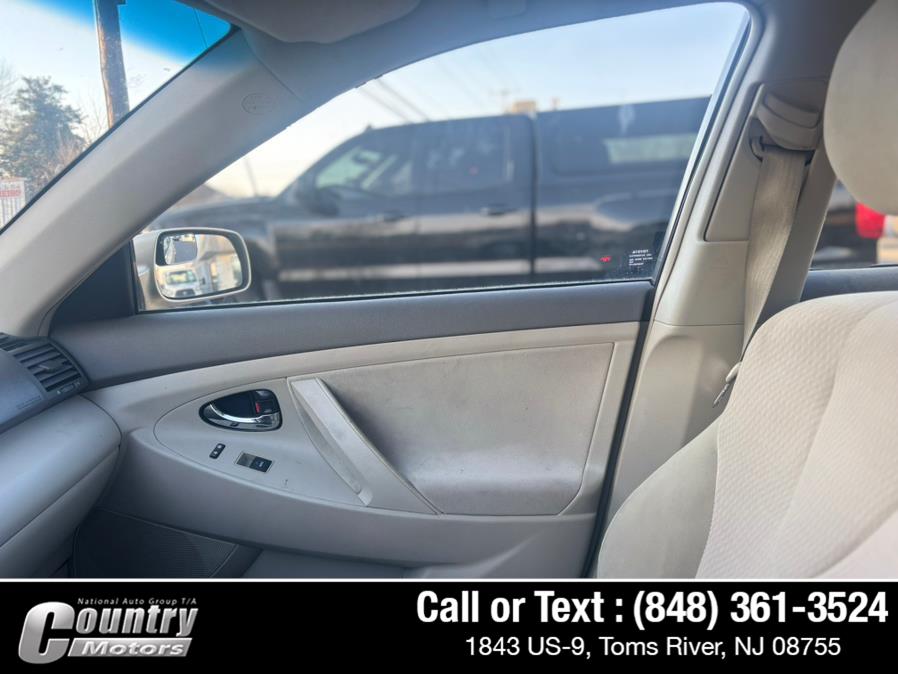 2010 Toyota Camry LE - Photo 20