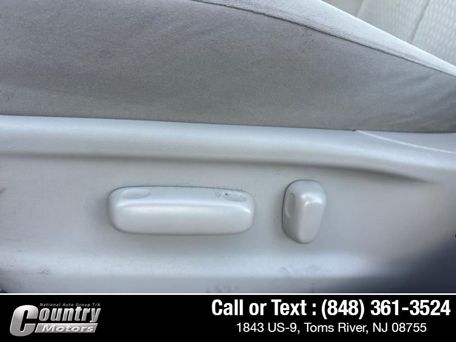 2010 Toyota Camry LE - Photo 9