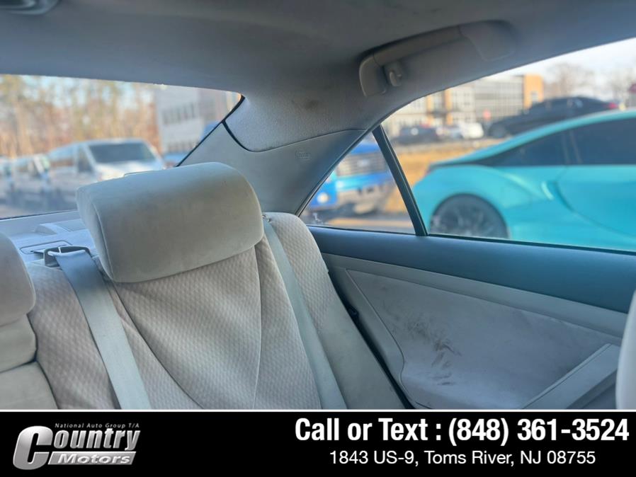 2010 Toyota Camry LE - Photo 23