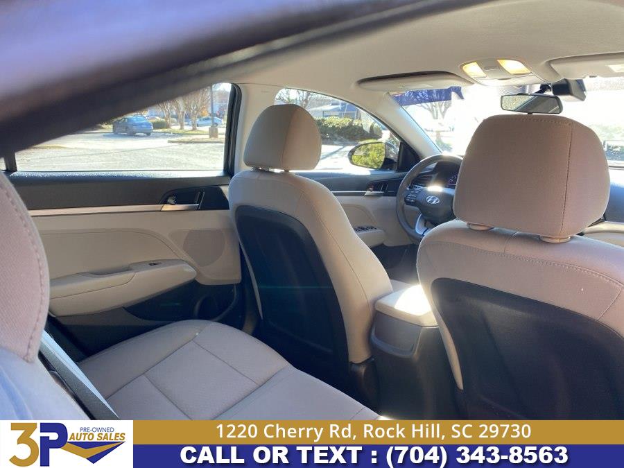 2020 Hyundai Elantra SE - Photo 17
