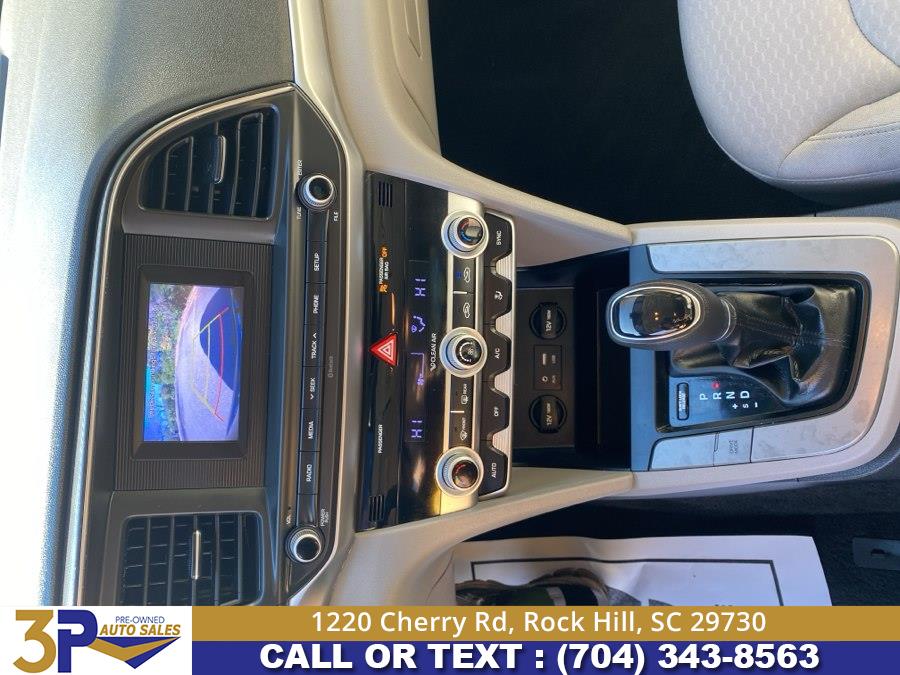2020 Hyundai Elantra SE - Photo 12