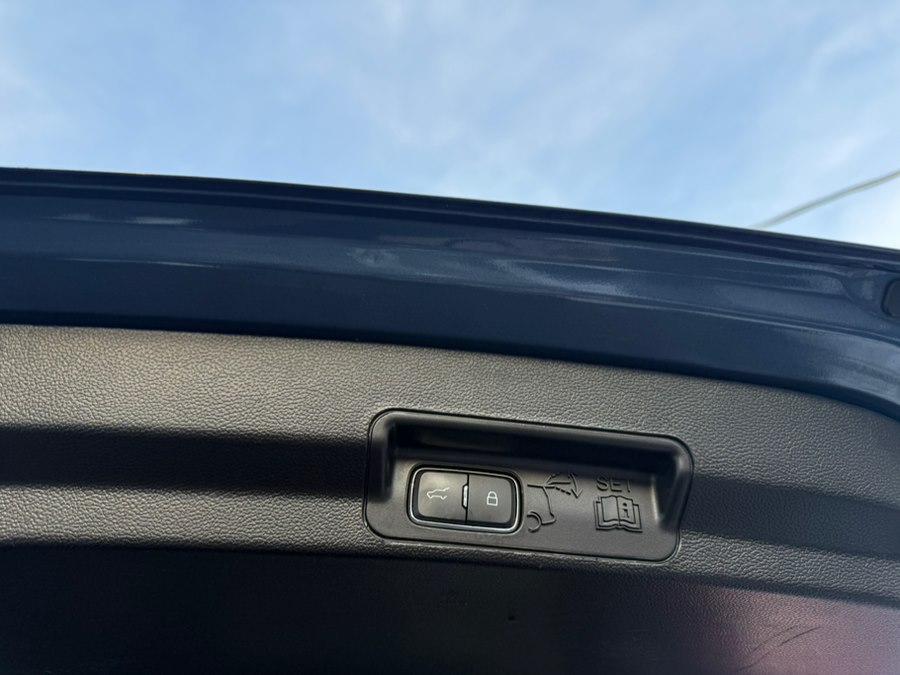 2020 Ford Explorer Base - Photo 8