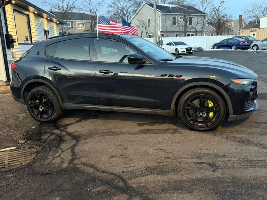2018 Maserati Levante S's photo