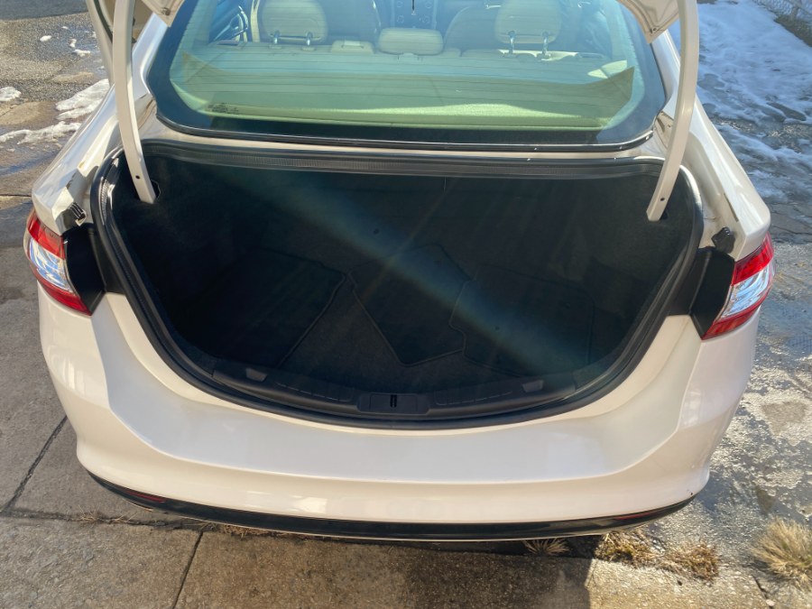 2016 Ford Fusion SE - Photo 6
