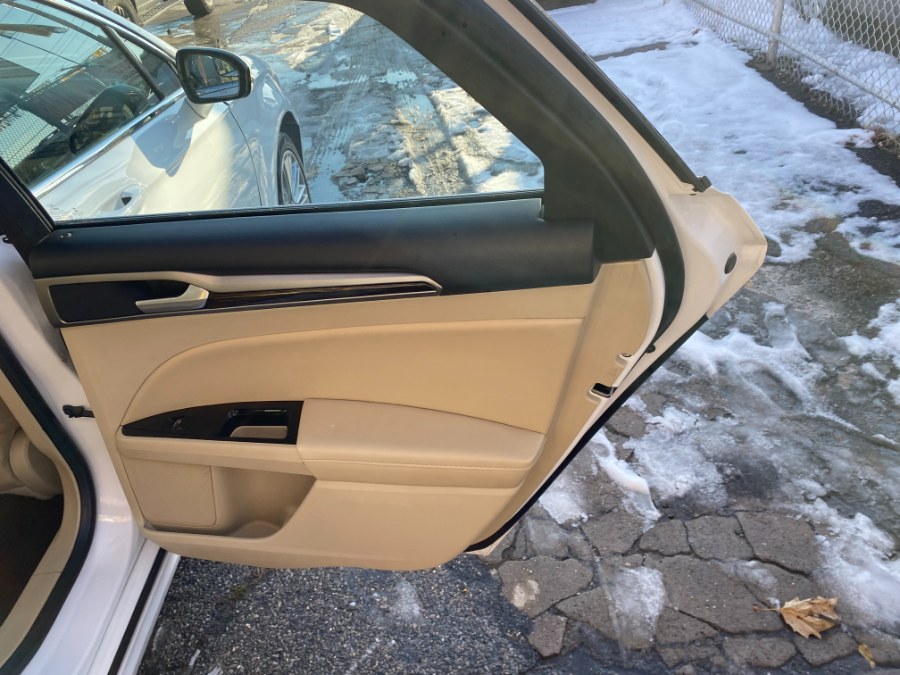 2016 Ford Fusion SE - Photo 8