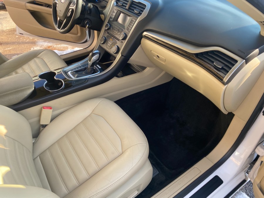 2016 Ford Fusion SE - Photo 13