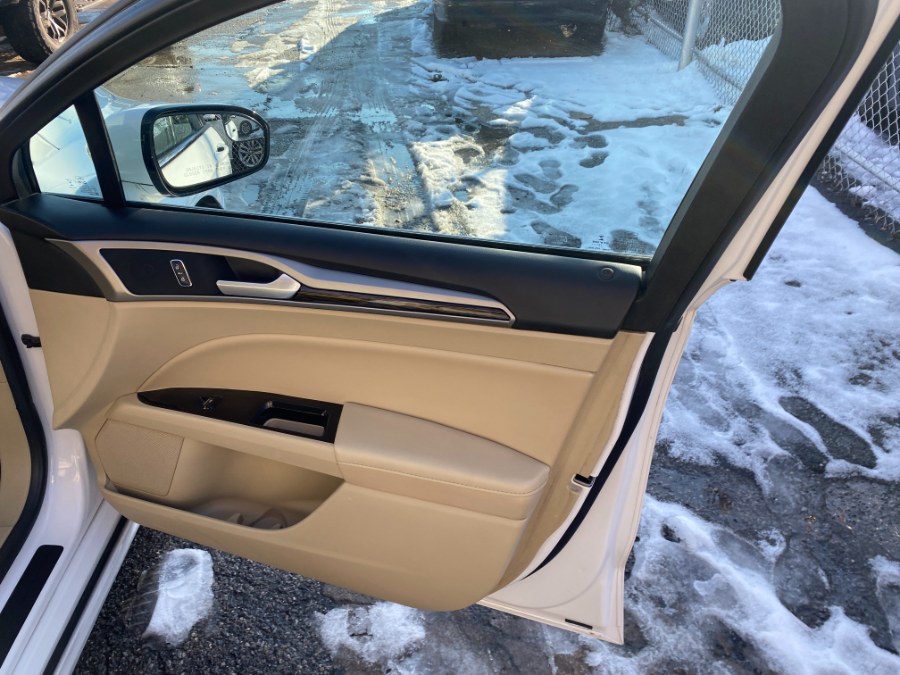 2016 Ford Fusion SE - Photo 12
