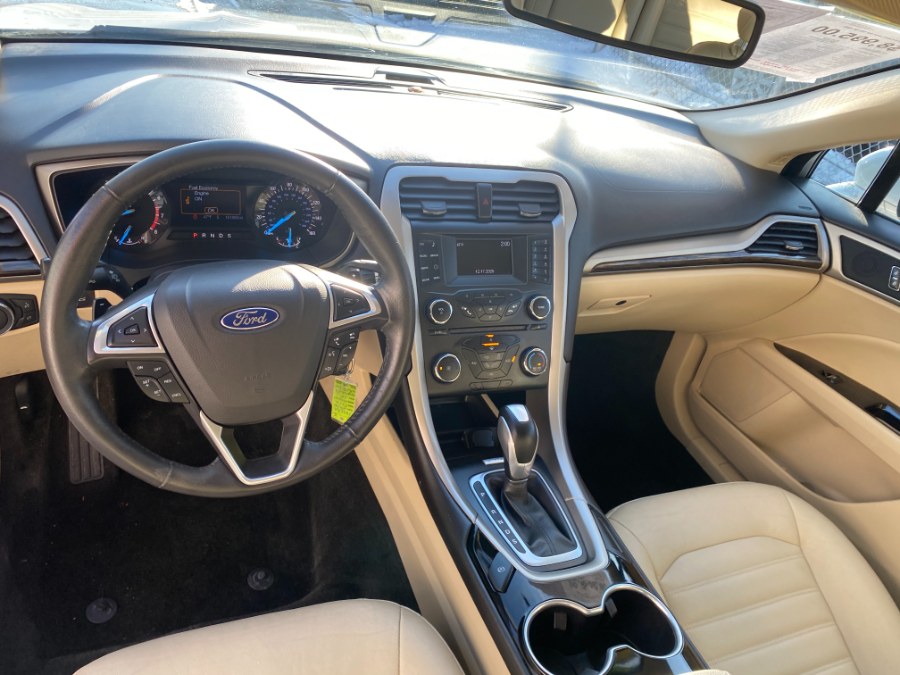 2016 Ford Fusion SE - Photo 17