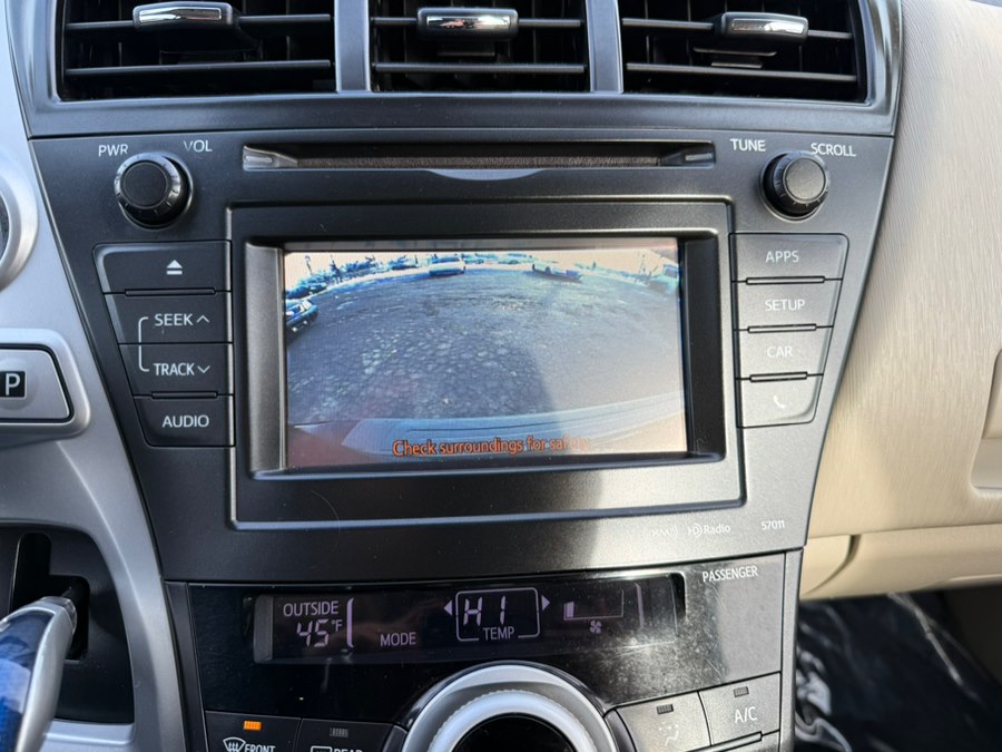 2012 Toyota Prius v Five - Photo 9