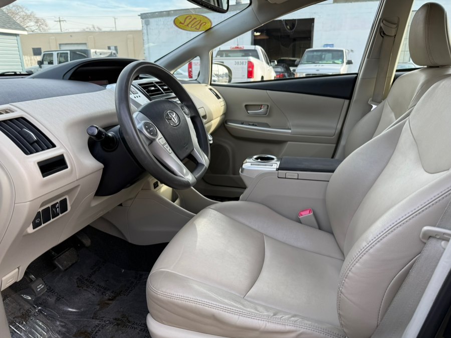 2012 Toyota Prius v Five - Photo 6