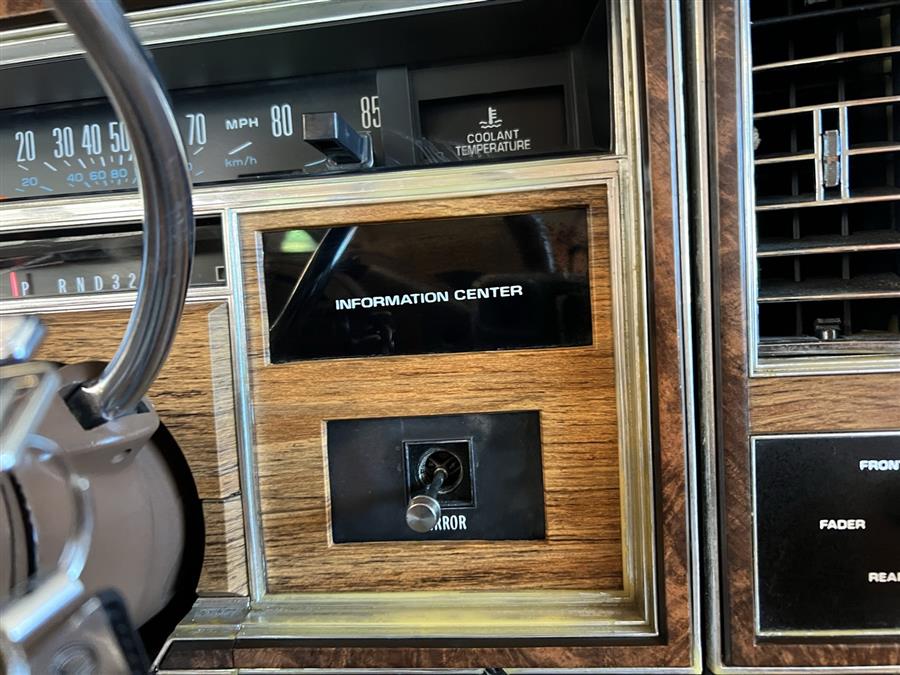 1983 Cadillac Seville - Photo 9