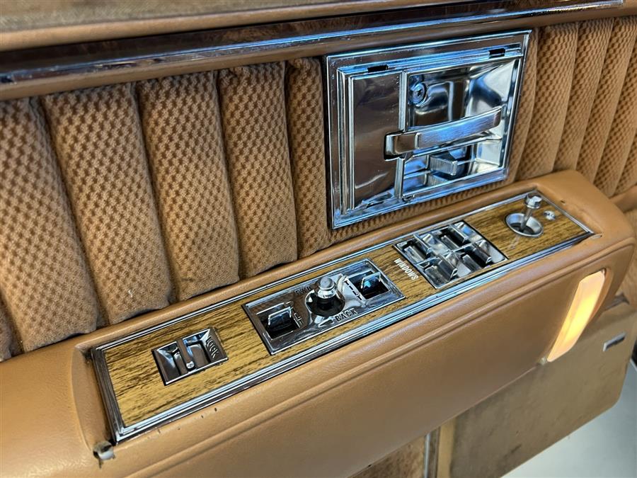 1983 Cadillac Seville - Photo 14