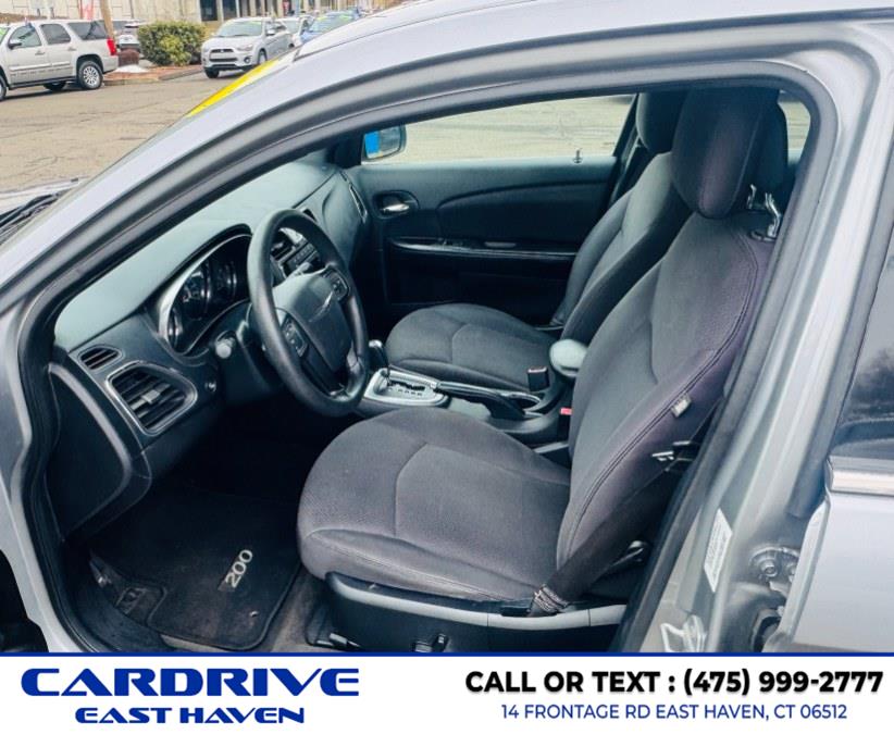 2014 Chrysler 200 LX - Photo 6