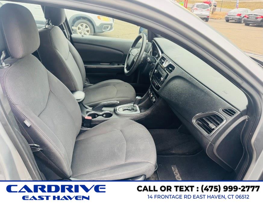 2014 Chrysler 200 LX - Photo 7