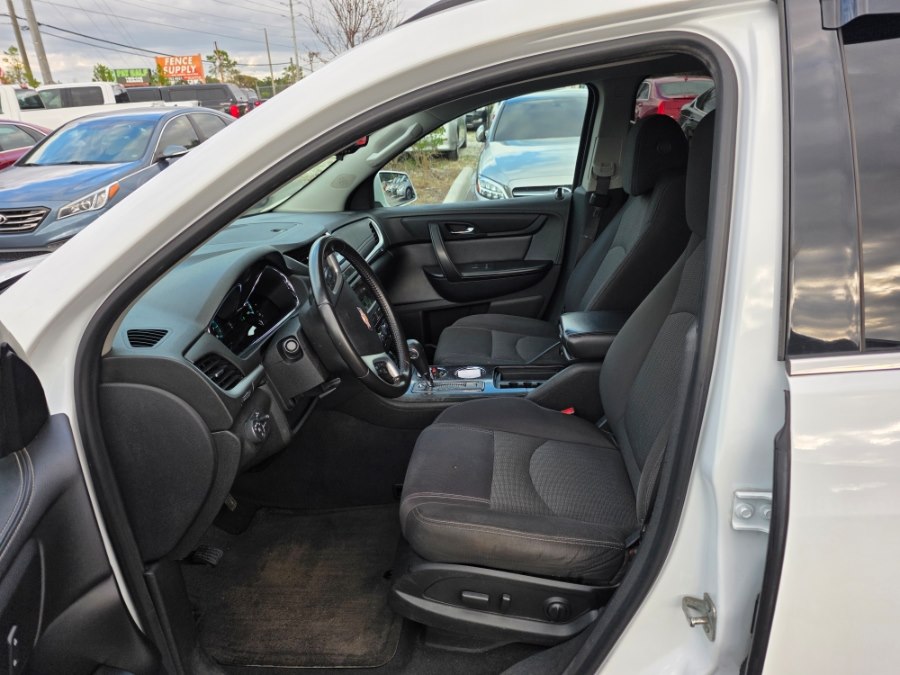 2017 Chevrolet Traverse 1LT - Photo 14