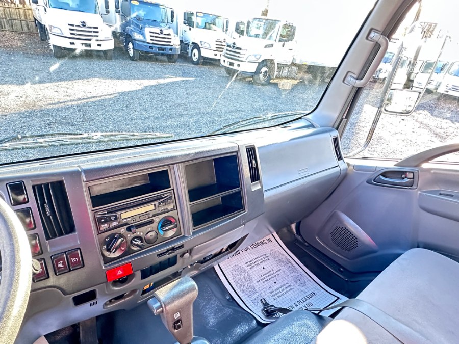 2017 Isuzu NRR - Photo 23