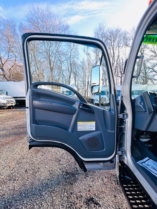 2017 Isuzu NRR - Photo 24