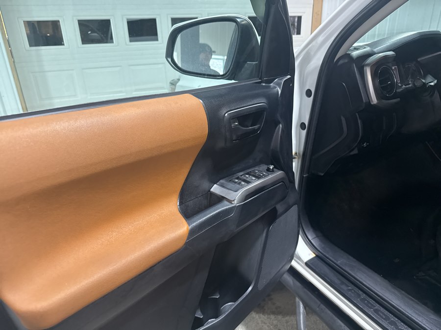 2016 Toyota Tacoma SR5 - Photo 8