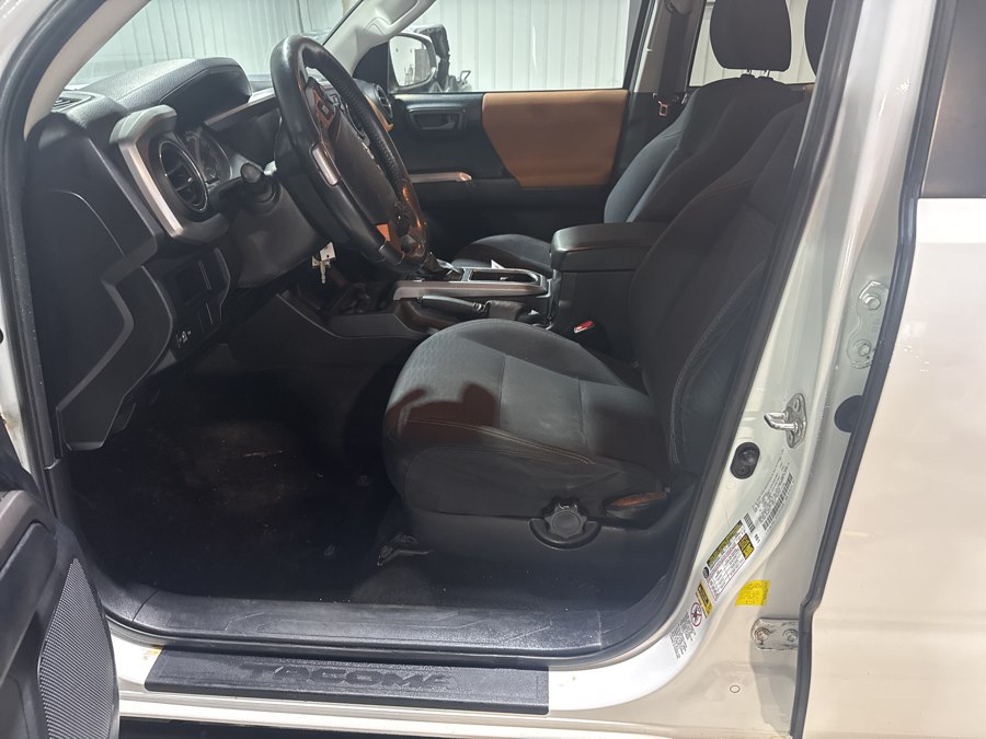 2016 Toyota Tacoma SR5 - Photo 9