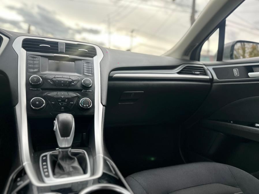 2014 Ford Fusion SE - Photo 16