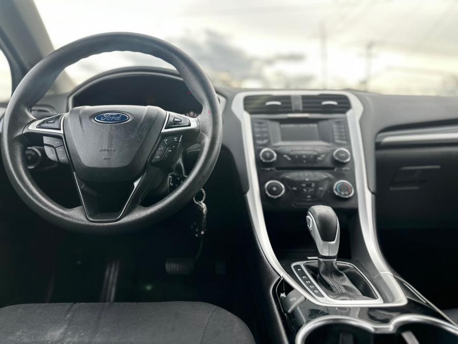 2014 Ford Fusion SE - Photo 17