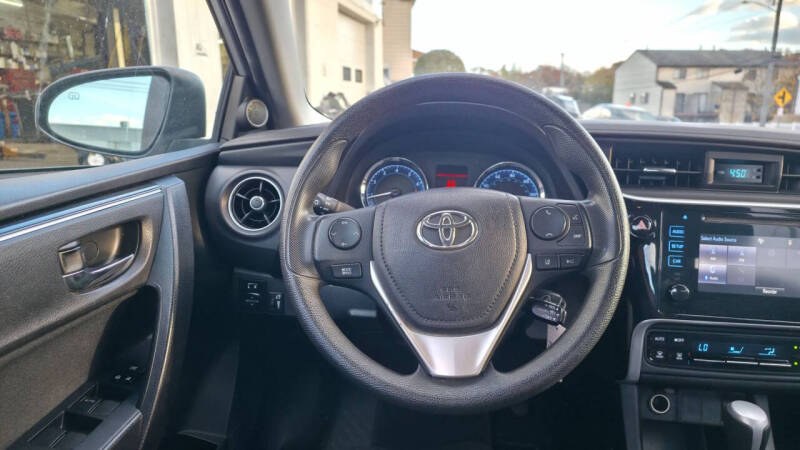 2017 Toyota Corolla LE - Photo 6