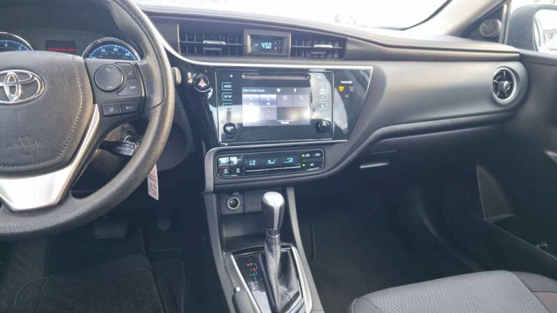 2017 Toyota Corolla LE - Photo 7